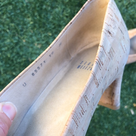Gorgeous ladies Stuart Weitzman pumps in cork size 10 - Picture 8 of 8